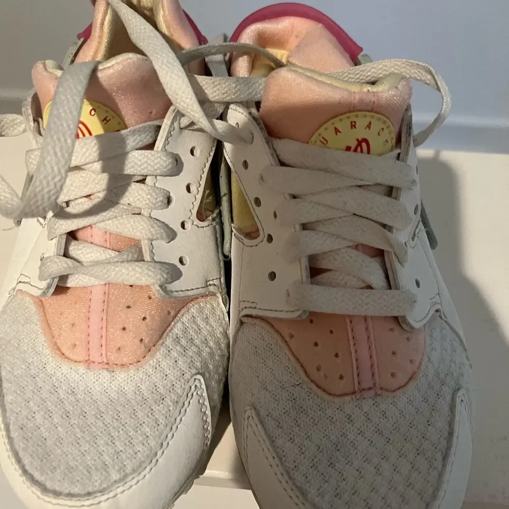 BIG KIDS' NIKE HUARACHE RUN CASUAL SHOES 3.5